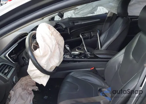 2016 Ford Fusion Titanium z USA, uszkodzony, nr VIN 3FA6P0K98GR300354